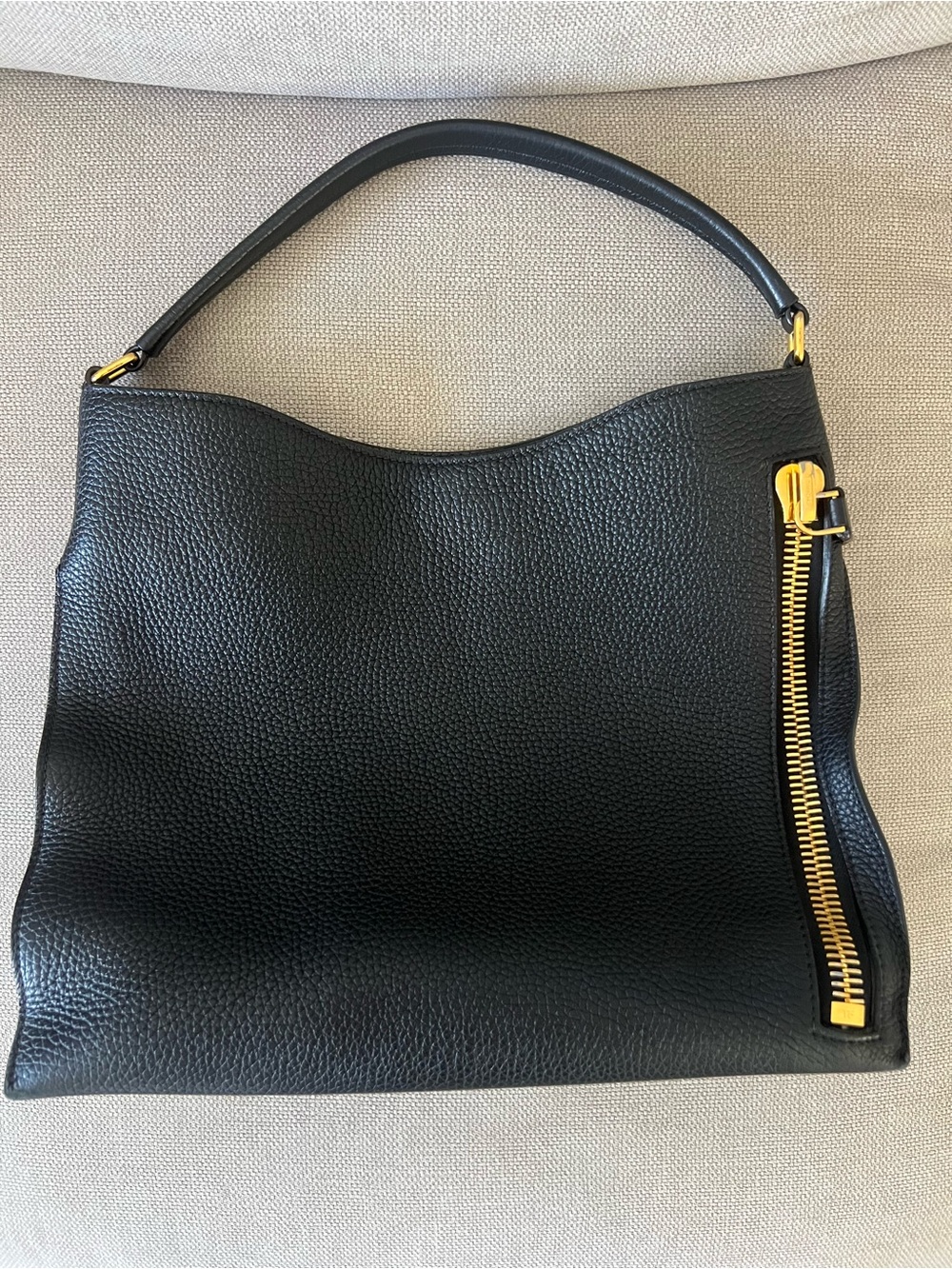 Tom Ford Black Pebbled Leather Hobo Shoulder Bag with Zip Pouch - Picture 4 of 6